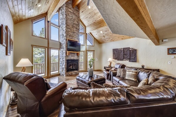 House, 4 Bedrooms - Highfield Trail 4 Bedroom Home by RedAwning (Breckenridge)