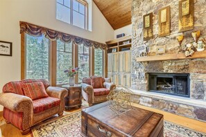 Living room - Shock Hill Retreat 4 Bedroom Townhouse by RedAwning (Breckenridge)