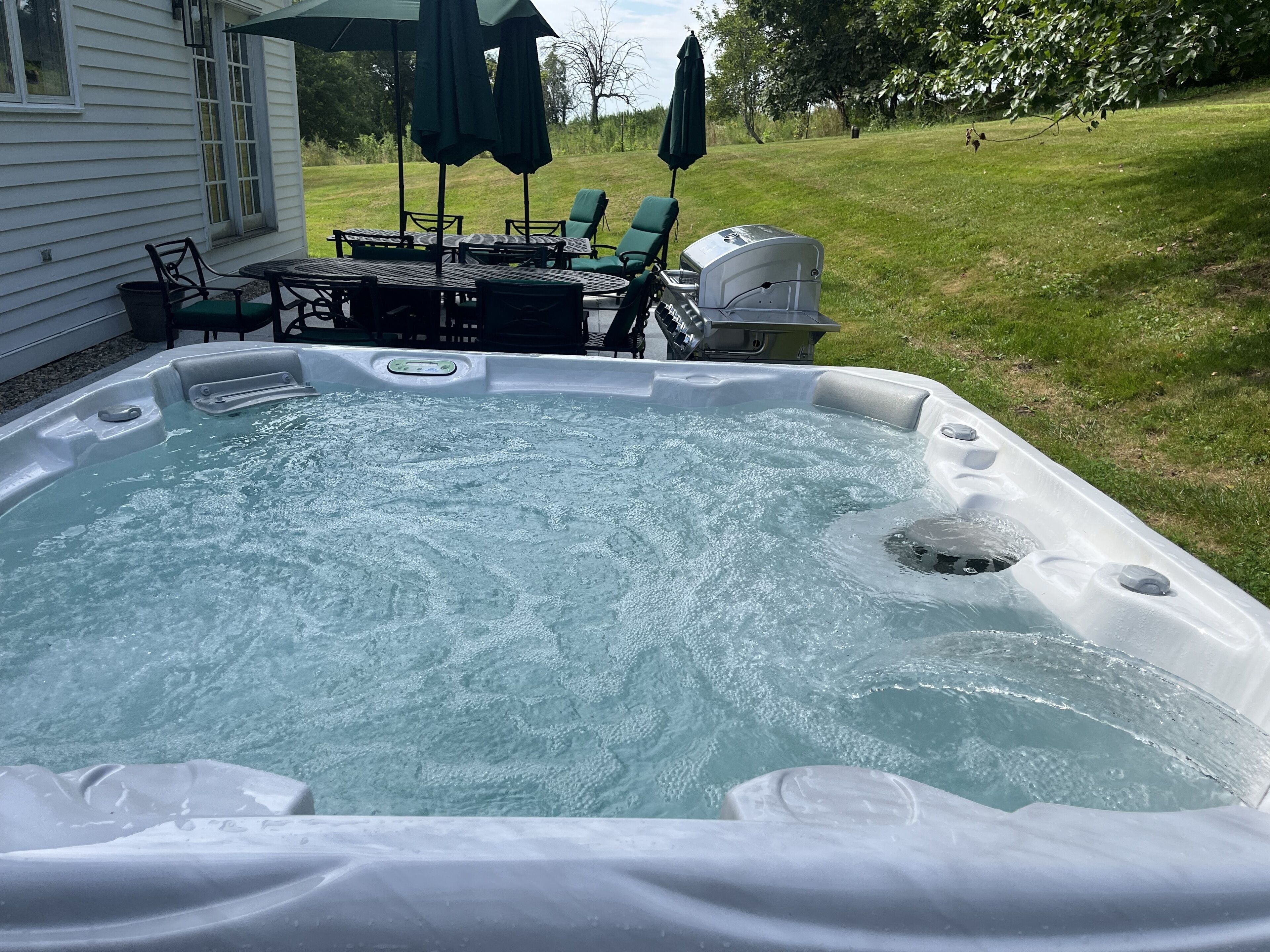 BEST LOCATION! PoshPadsCT"PAINTER HILL4BR" Hot Tub Spa, BBQ, Ski,Hike,1.5HrsNYC