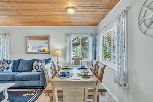 Apartment, 2 Bedrooms | Dining