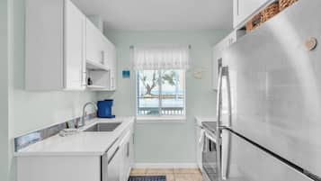 Apartment, 2 Bedrooms | Private kitchen | Coffee/tea maker