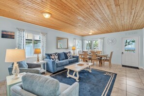 Apartment, 2 Bedrooms | Living area