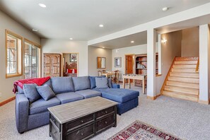 House, 4 Bedrooms | Living room