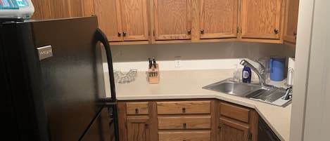 Dishwasher, coffee/tea maker, cookware/dishes/utensils