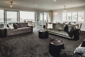 Televisie en een open haard