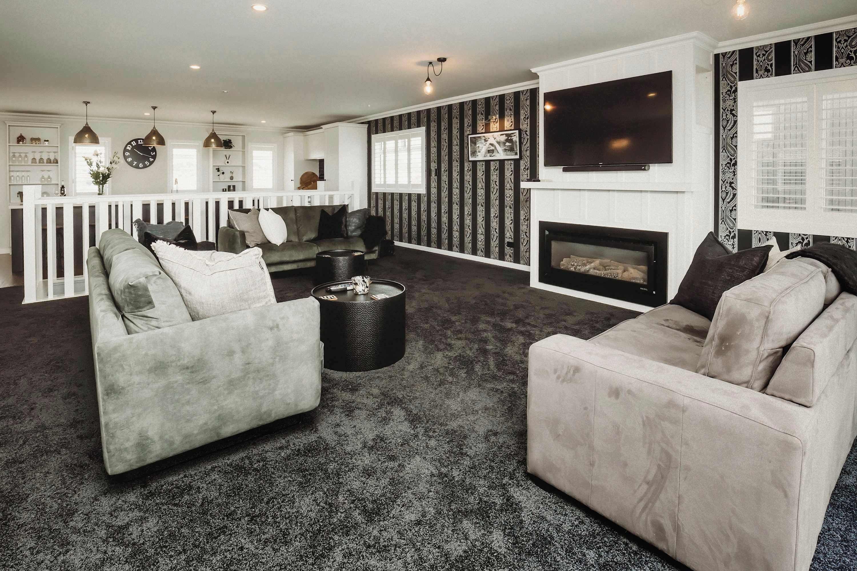 Televisie en een open haard