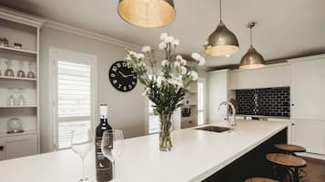 Réfrigérateur, micro-ondes, four, lave-vaisselle