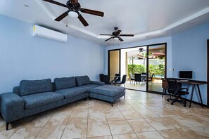 Televisión, oficina