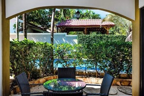 تناول الطعام بالخارج