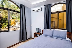 2 habitaciones, tabla de planchar con plancha y cuna de viaje