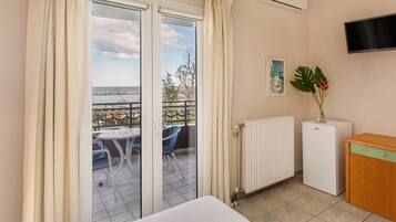 Panoramic Double or Twin Room | In-room safe, desk, free WiFi, bed sheets