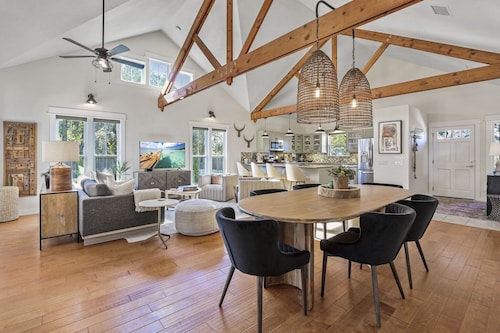 Haydon House in Dripping Springs | Modern 2/2 with Relaxing Outdoor Living Space