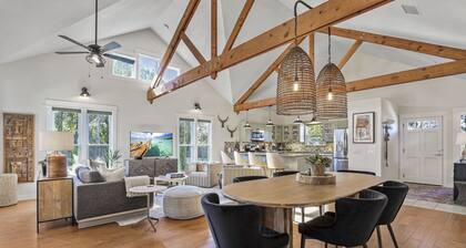Haydon House in Dripping Springs | Modern 2/2 with Relaxing Outdoor Living Space