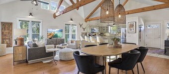 Haydon House in Dripping Springs | Modern 2/2 with Relaxing Outdoor Living Space