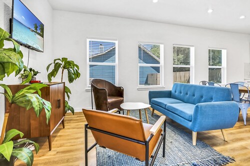 Pitch Perfect! Minutes from Canyon Lake!