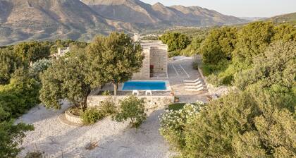 Koules Estate-Iris, with Pool & BBQ, an Agricultural barn for Nature lovers