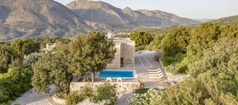 Koules Estate-Iris, with Pool & BBQ, an Agricultural barn for Nature lovers