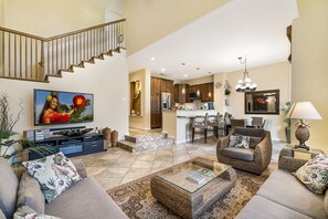 Smart-TV, DVD-spiller og stereoanlegg