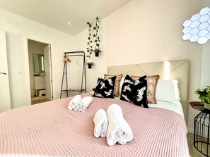 2 slaapkamers, een strijkplank/strijkijzer, gratis wifi, beddengoed