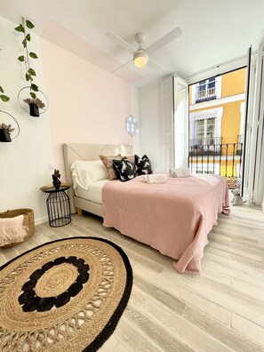 2 slaapkamers, een strijkplank/strijkijzer, gratis wifi, beddengoed