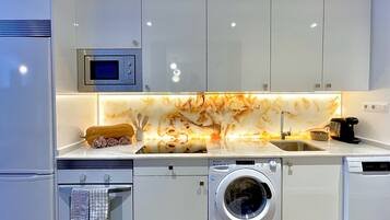 Fridge, microwave, oven, dishwasher