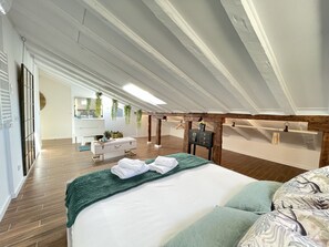 1 slaapkamer, een strijkplank/strijkijzer, gratis wifi, beddengoed