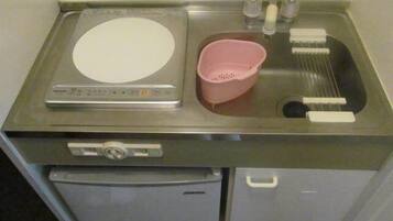 Fridge, microwave, stovetop, cookware/dishes/utensils
