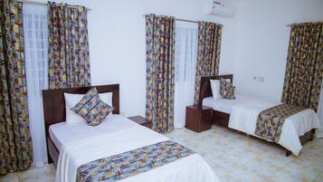 5 bedrooms, desk, iron/ironing board, free WiFi