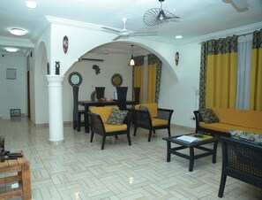 Interior - Spacious 5 BR Villa with amazing views Bar&Pool | family & large groups | Wi-Fi (Accra)