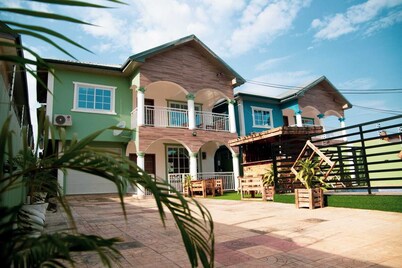 Spacious 5 BR Villa with amazing views Bar&Pool | family & large groups | Wi-Fi