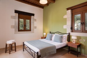 2 makuuhuonetta, silitysrauta/-lauta, ilmainen Wi-Fi, vuodevaatteet