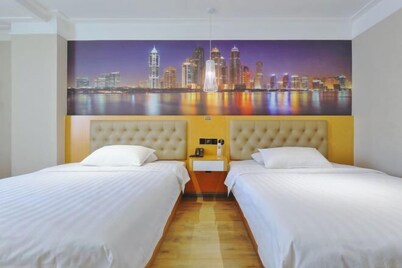 Homeinn Pebble Hotel (Danyang Zhongshan Road Glasses City)