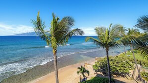 On the beach - Premier Oceanfront Retreat in Lahaina (Lahaina)