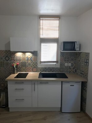 Fridge, microwave