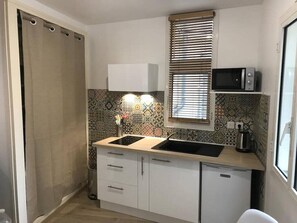 Køleskab, mikrobølgeovn