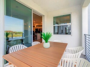 屋外ダイニングエリア