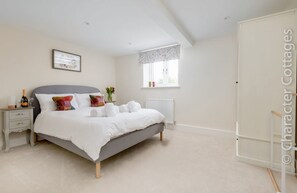 Cottage | Interior - Wall Cottage (Burford)