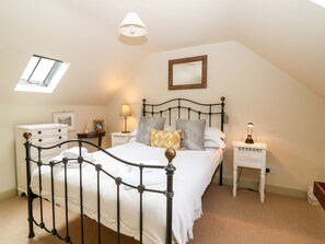 Cottage | 2 bedrooms, individually decorated, individually furnished, free WiFi