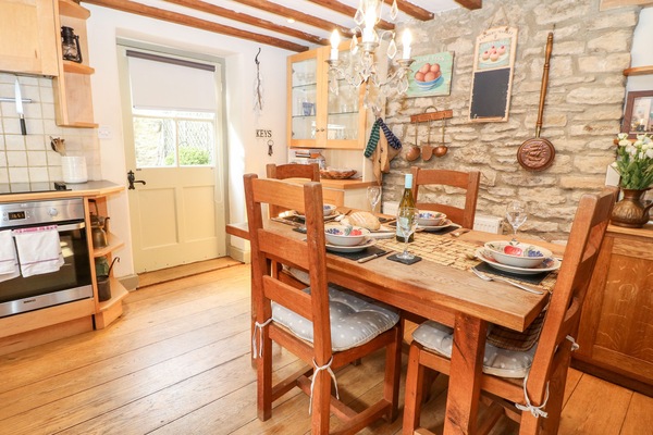 Cottage | Private kitchen | Fridge, microwave, dishwasher, electric kettle