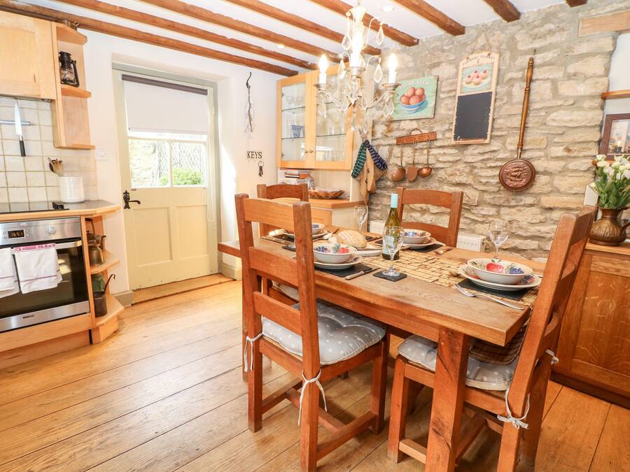 Cottage | Private kitchen | Fridge, dishwasher, electric kettle, toaster