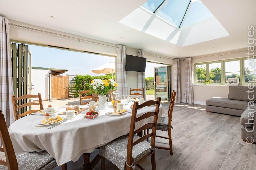 Mount View - Aston Somerville
