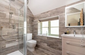 Cottage | Interior - Mount View (Broadway)