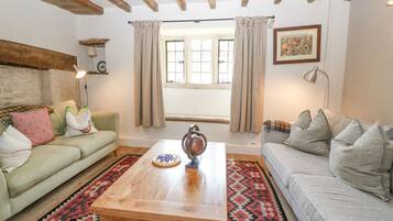 Cottage | Living area | Flat-screen TV