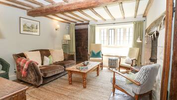 Cottage | Living area | Flat-screen TV