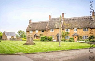 คอทเทจ | ภายใ น