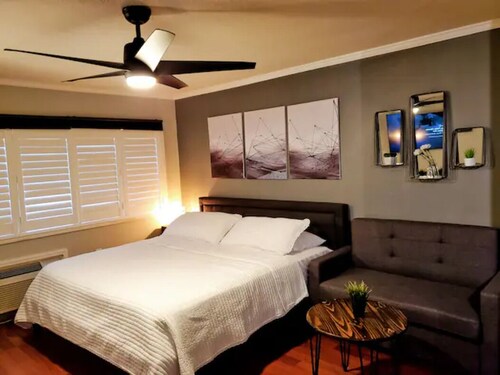 Studio walking distance to Stadium & Nightlife!