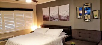 Studio walking distance to Stadium & Nightlife!