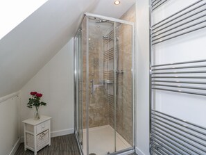 Shower, hair dryer - Bell Garden (Cheltenham)