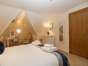 4 Schlafzimmer, individuell dekoriert, individuell eingerichtet