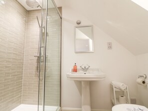 Cottage | Bathroom | Shower, hair dryer - The Bath House (Moreton-in-Marsh)
